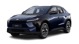 Schräge Frontansicht auf einen Toyota bZ4X Teamplayer, freigestellt