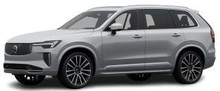 Schräge Frontansicht auf einen Volvo XC90 Ultra Bright, freigestellt