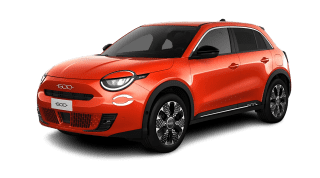 Schräge Frontansicht auf einen Fiat 600 Elektro ICON, freigestellt