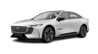 Schräge Frontansicht auf einen Mazda Mazda6e Takumi, freigestellt