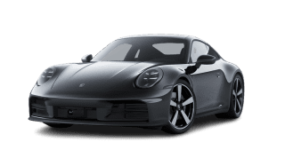 Schräge Frontansicht auf einen Porsche 911 Carrera, freigestellt