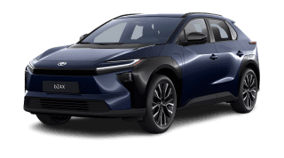 Schräge Frontansicht auf einen Toyota bZ4X Teamplayer, freigestellt