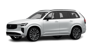 Schräge Frontansicht auf einen Volvo XC90 Plus Black, freigestellt