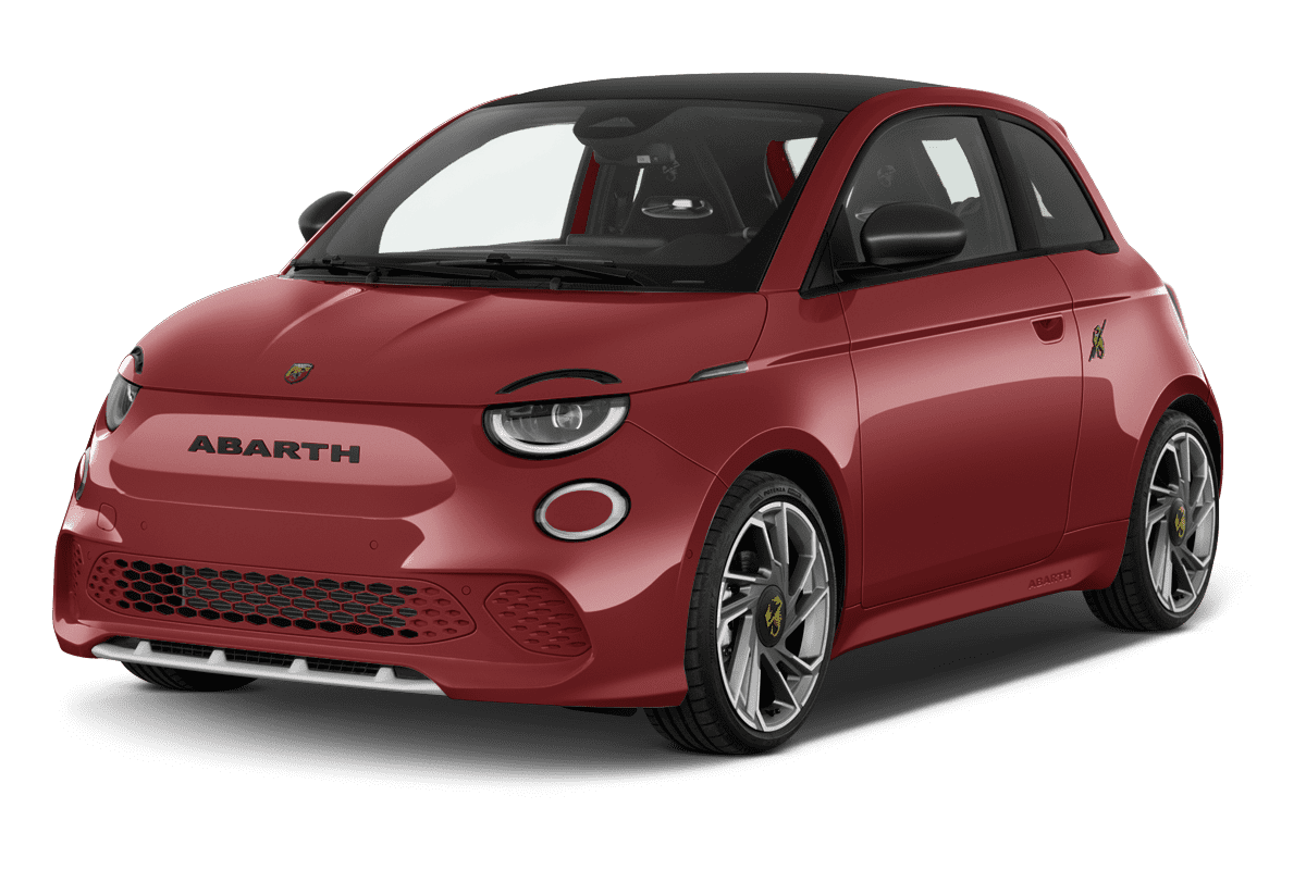 Schräge Frontansicht auf einen Abarth 500e, freigestellt