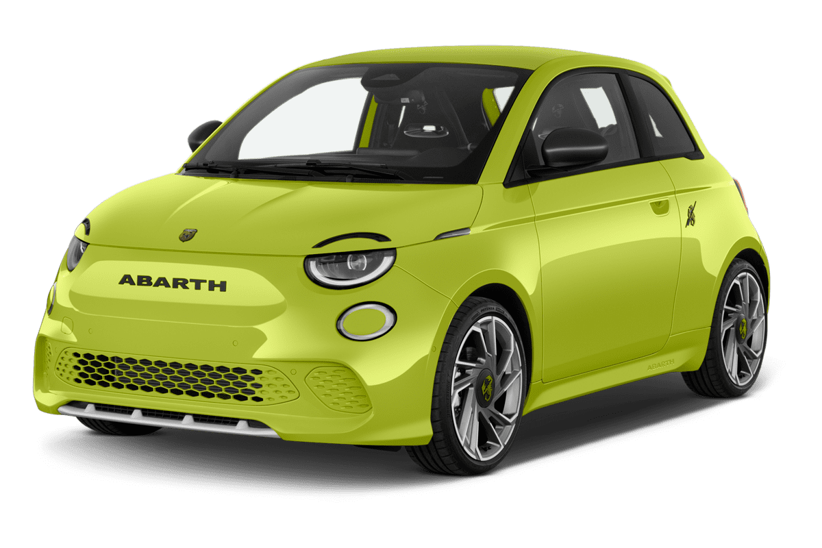 Schräge Frontansicht eines Abarth 500e, freigestellt