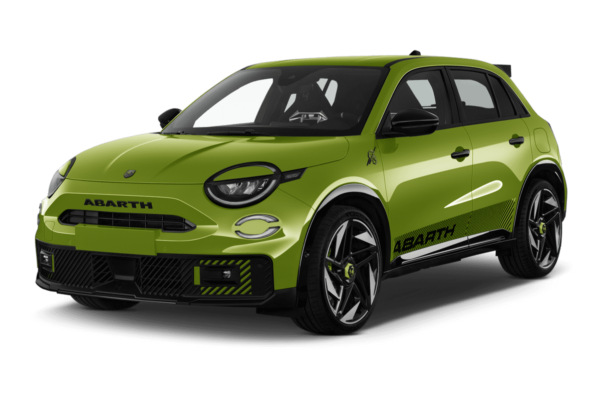 Schräge Frontansicht eines Abarth 600e , freigestellt