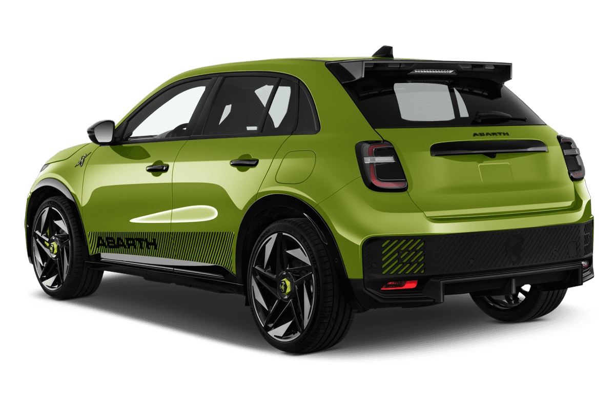 Schräge Heckansicht eines Abarth 600e , freigestellt