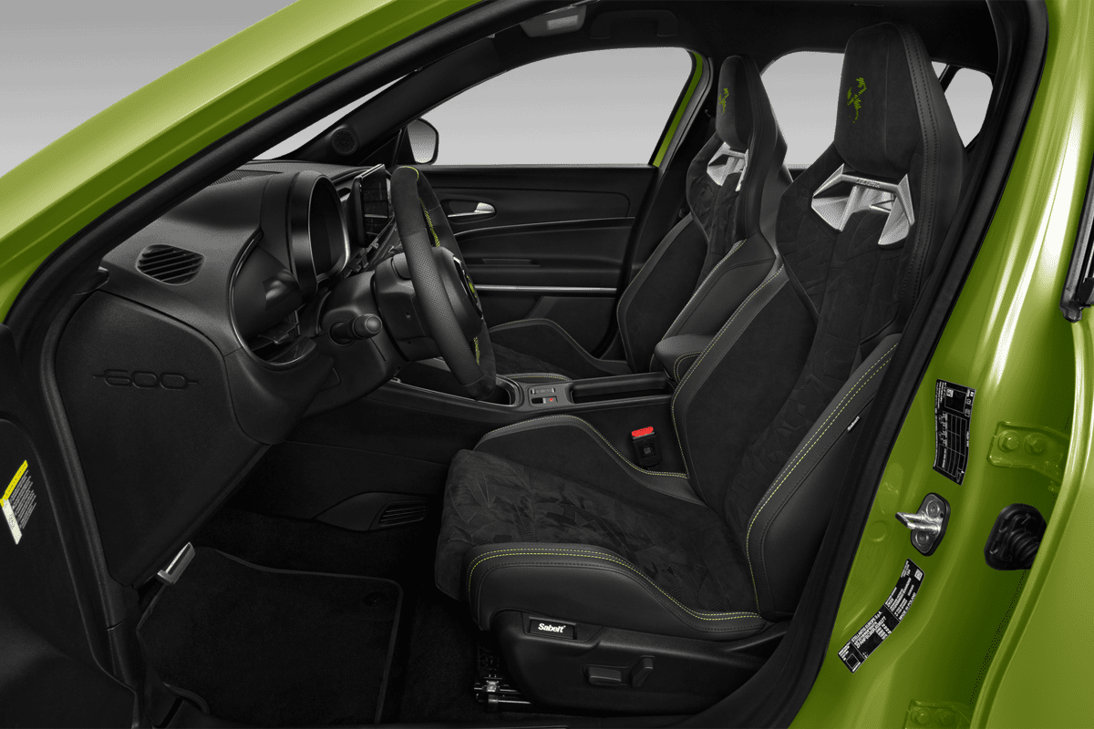 Vordersitze eines Abarth 600e 
