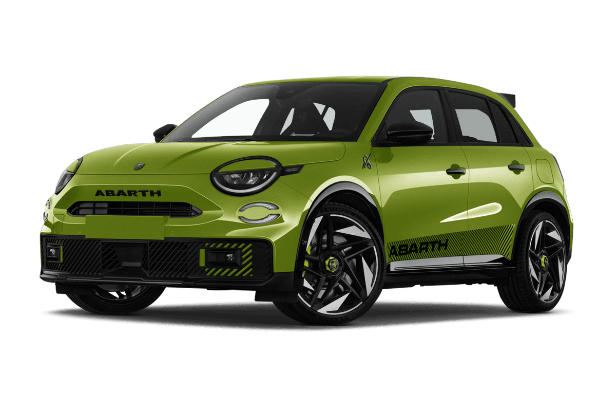 Tiefe, schräge Heckansicht eines Abarth 600e , freigestellt