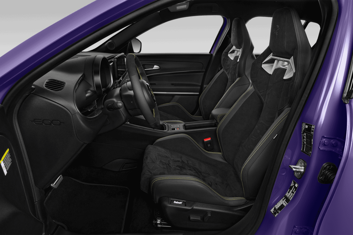 Vordersitze eines Abarth 600e 