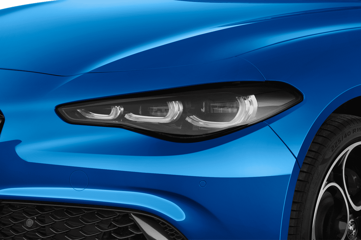 Frontscheinwerfer eines Alfa Romeo Giulia