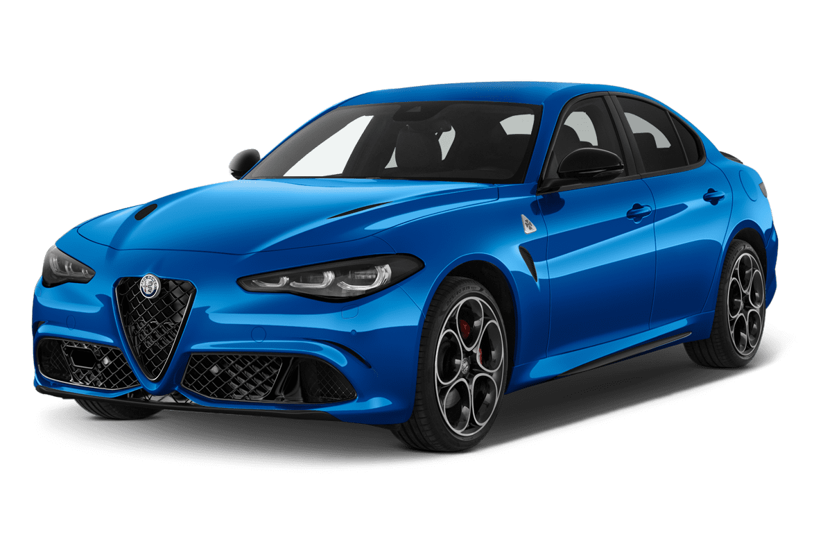 Schräge Frontansicht eines Alfa Romeo Giulia Quadrifoglio, freigestellt