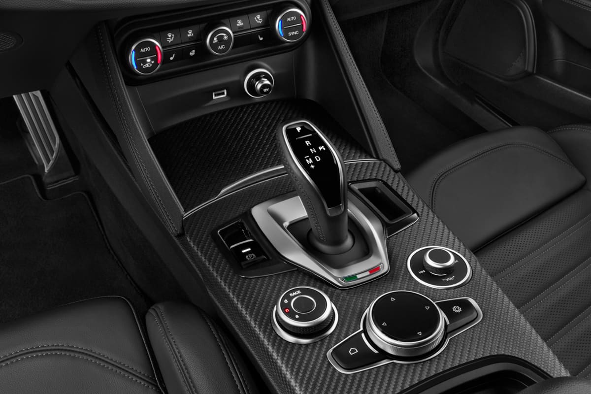 Schaltknüppel eines Alfa Romeo Giulia Quadrifoglio
