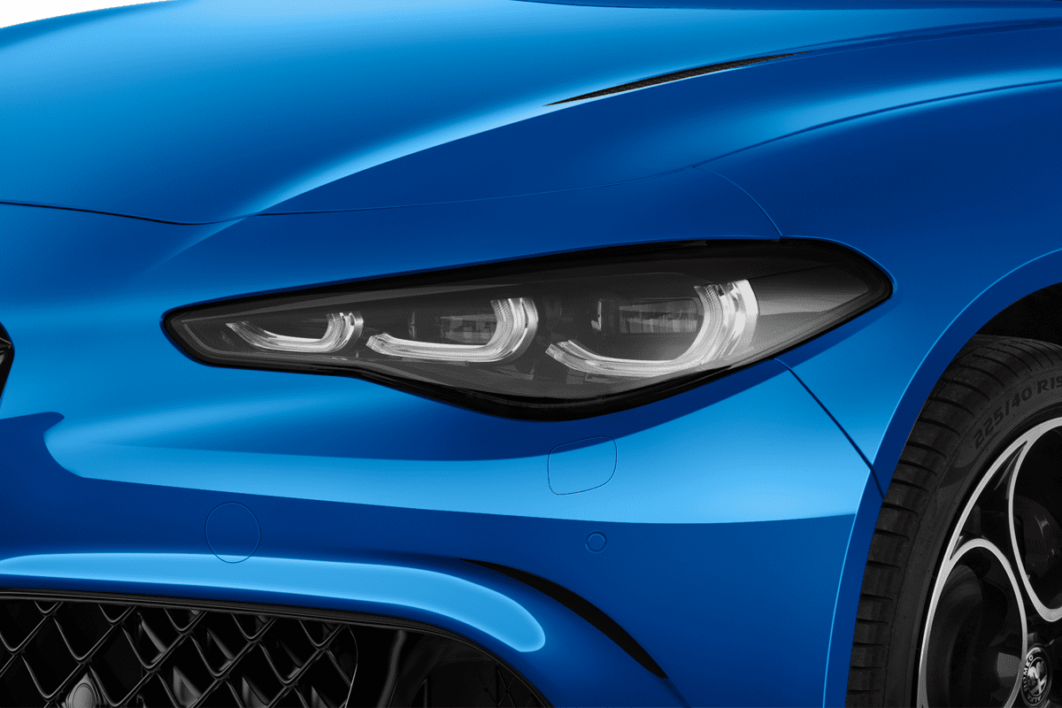 Frontscheinwerfer eines Alfa Romeo Giulia Quadrifoglio