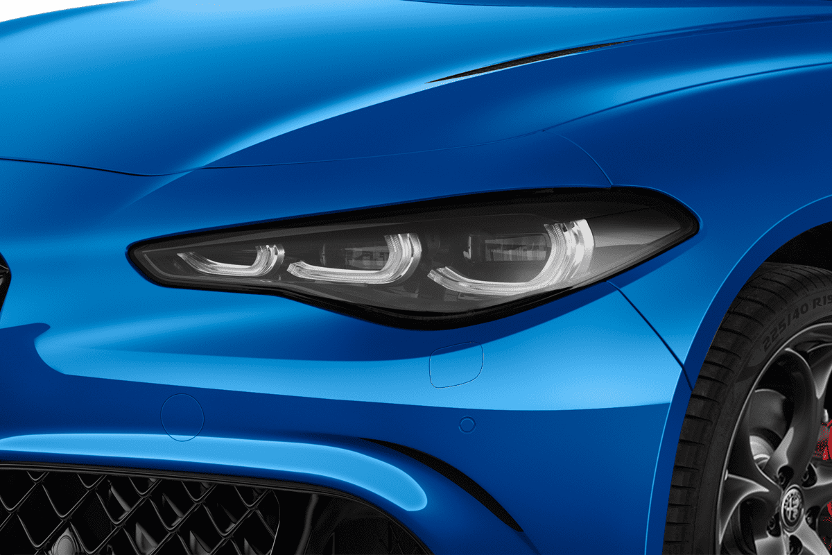 Frontscheinwerfer eines Alfa Romeo Giulia Quadrifoglio