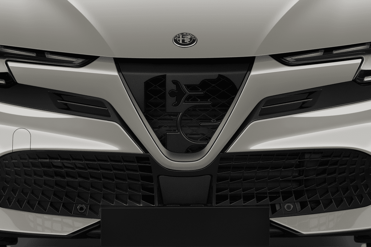 Kühlergrill eines Alfa Romeo Junior Elettrica