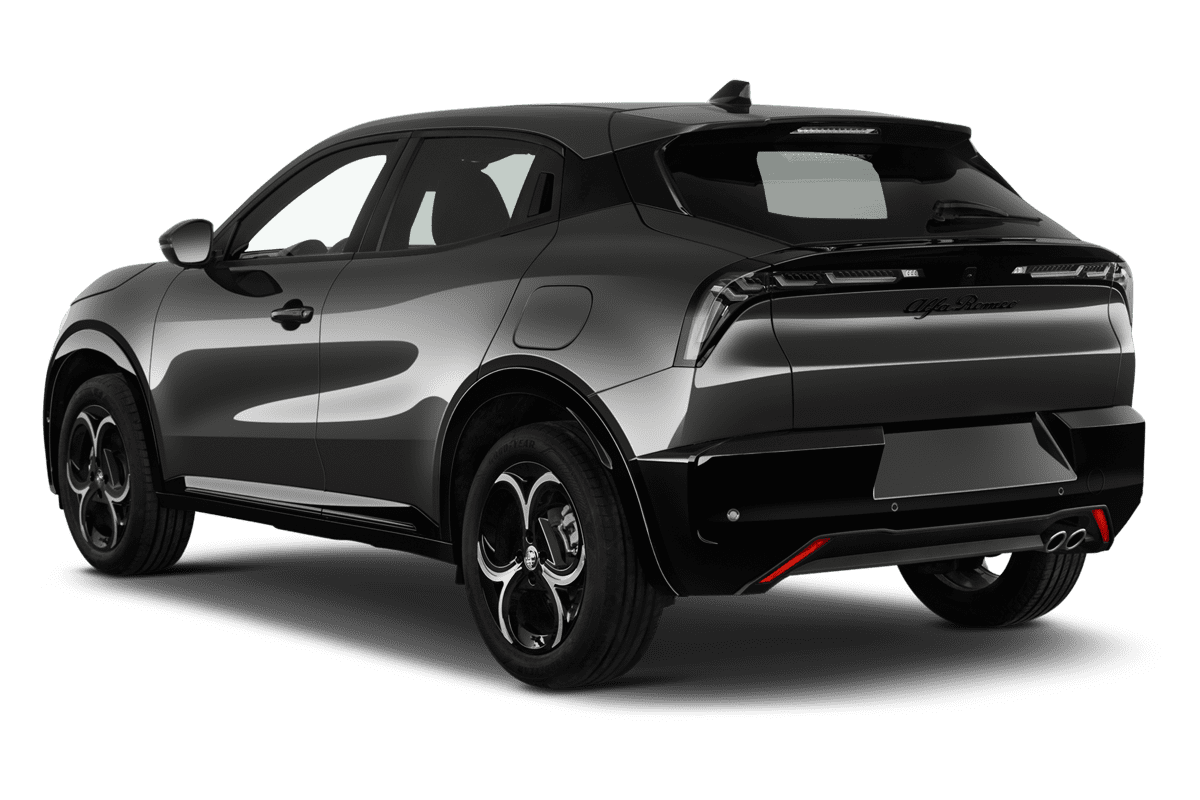 Schräge Heckansicht eines Alfa Romeo Junior Ibrida, freigestellt