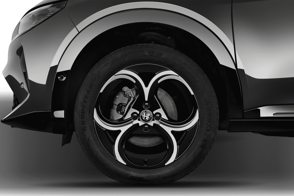 Radkappe oder Felge eines Alfa Romeo Junior Ibrida