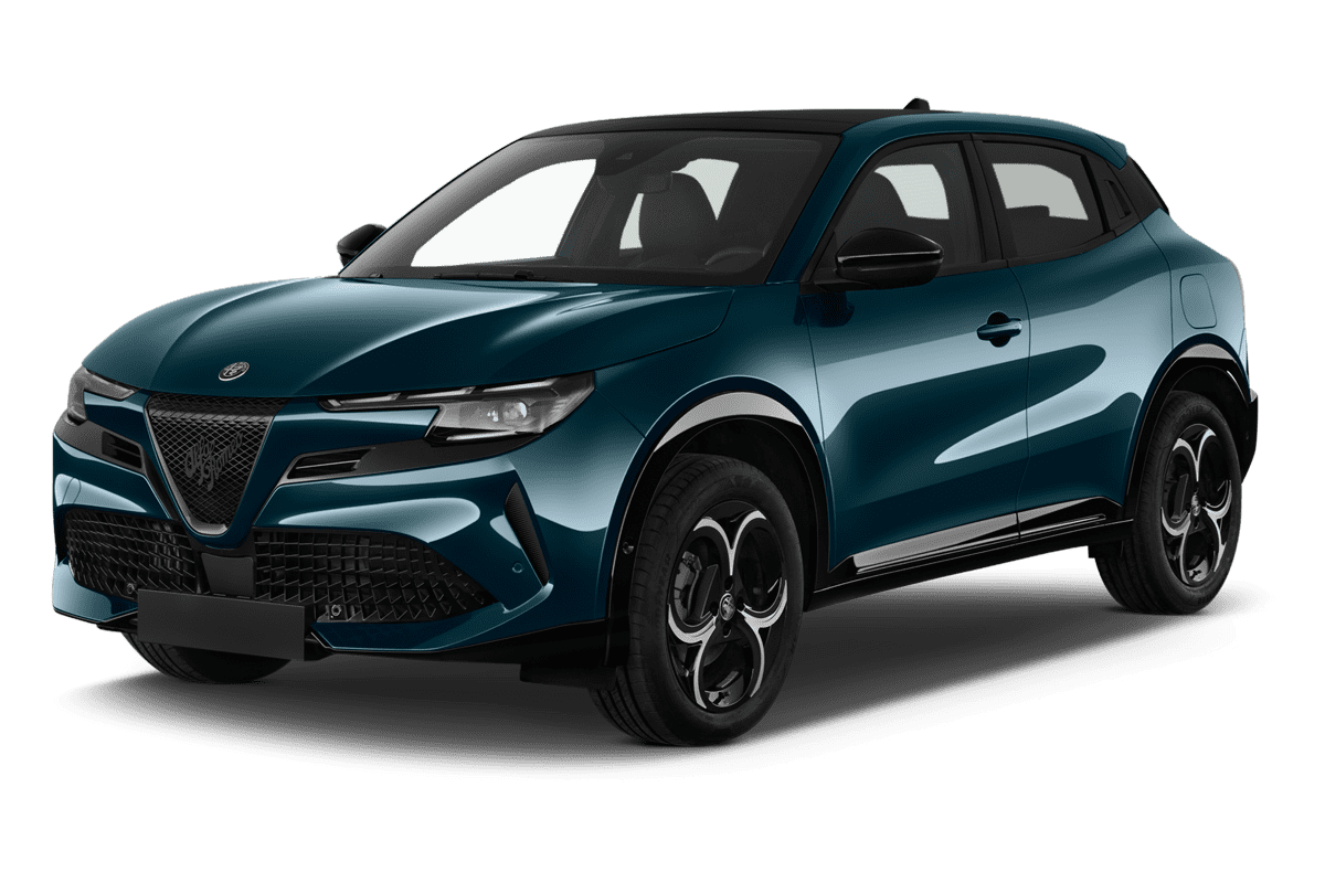 Schräge Frontansicht eines Alfa Romeo Junior Ibrida, freigestellt