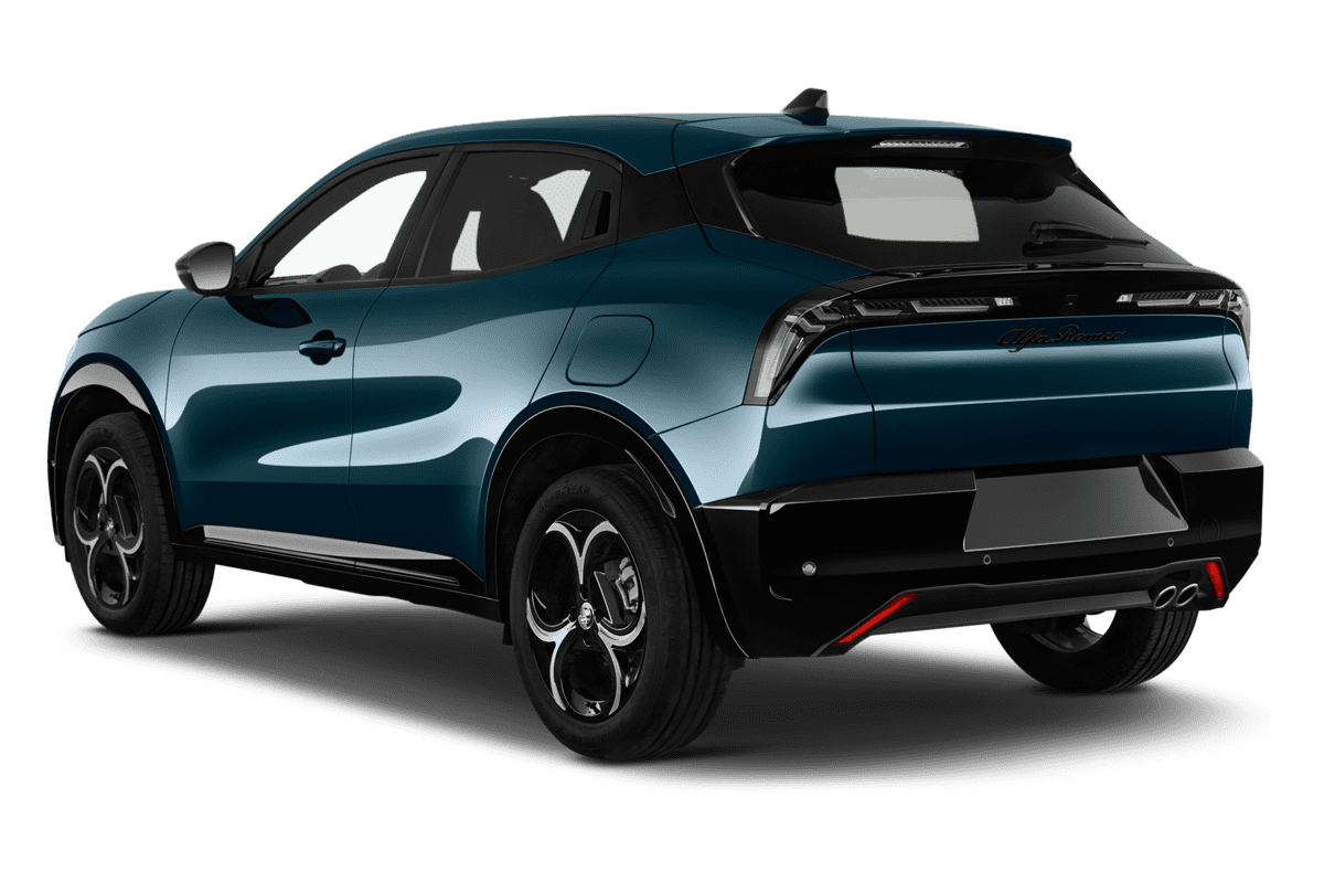 Schräge Heckansicht eines Alfa Romeo Junior Ibrida, freigestellt