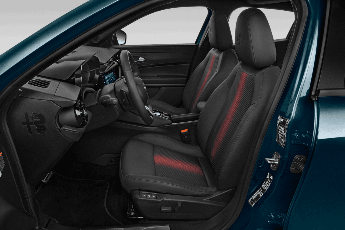 Vordersitze eines Alfa Romeo Junior Ibrida