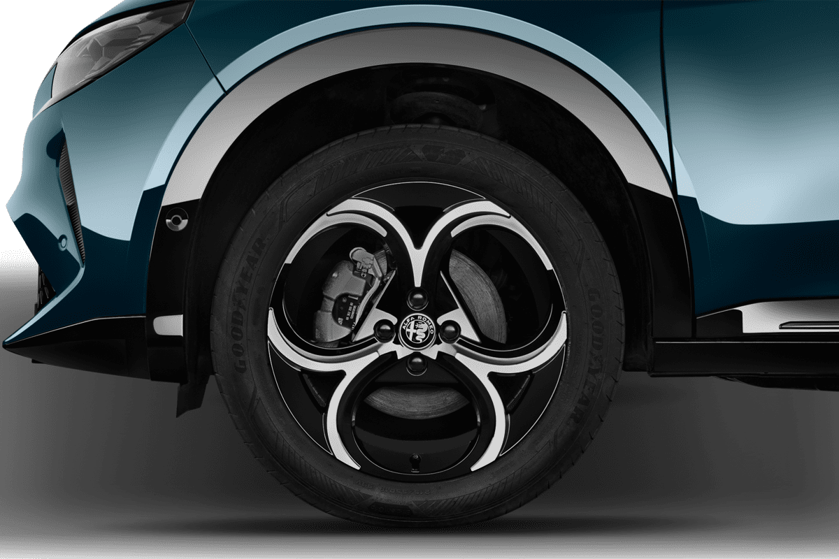 Radkappe oder Felge eines Alfa Romeo Junior Ibrida