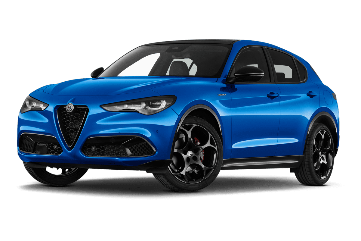 Tiefe, schräge Heckansicht eines Alfa Romeo Stelvio , freigestellt