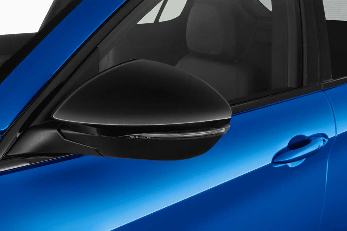 Rückspiegel eines Alfa Romeo Stelvio 