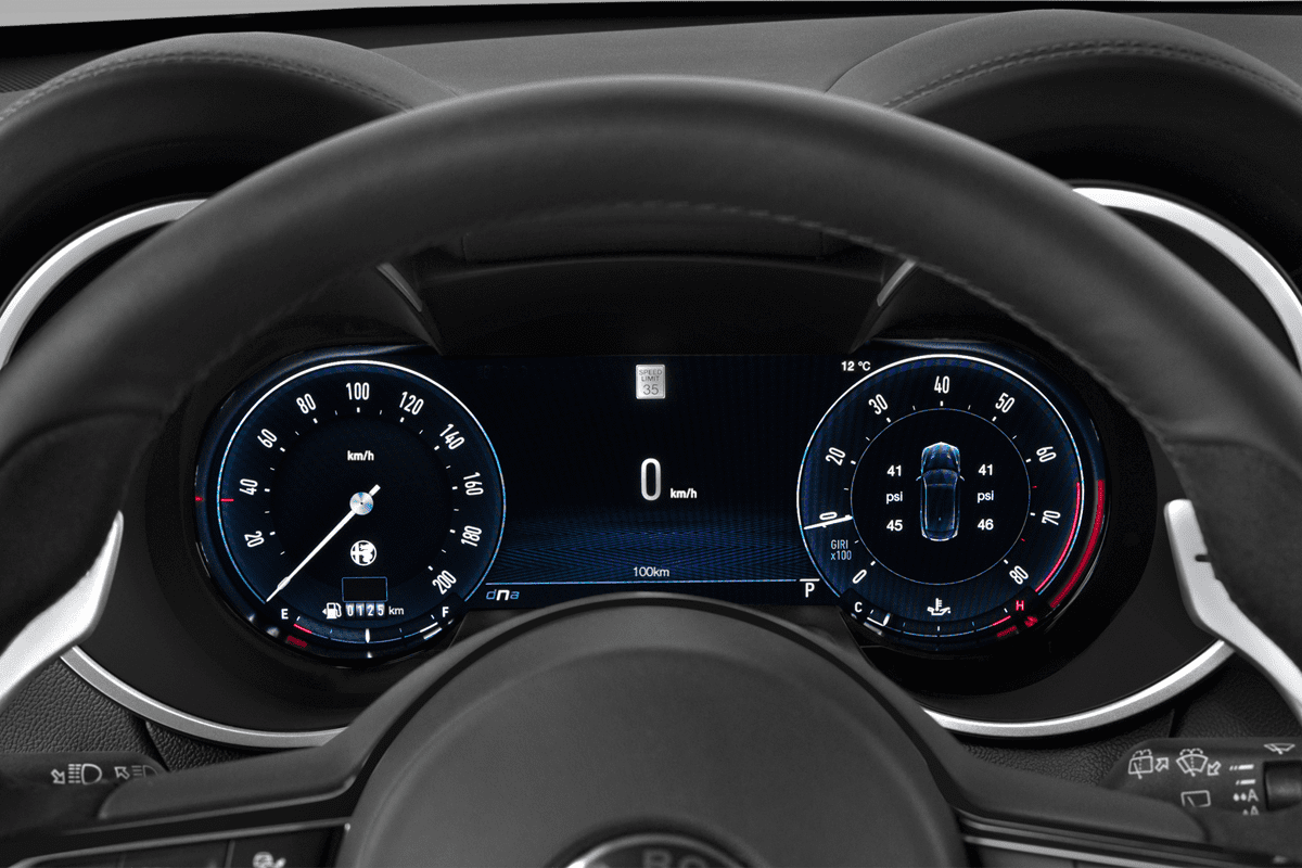 Kombiinstrument eines Alfa Romeo Stelvio Quadrifoglio