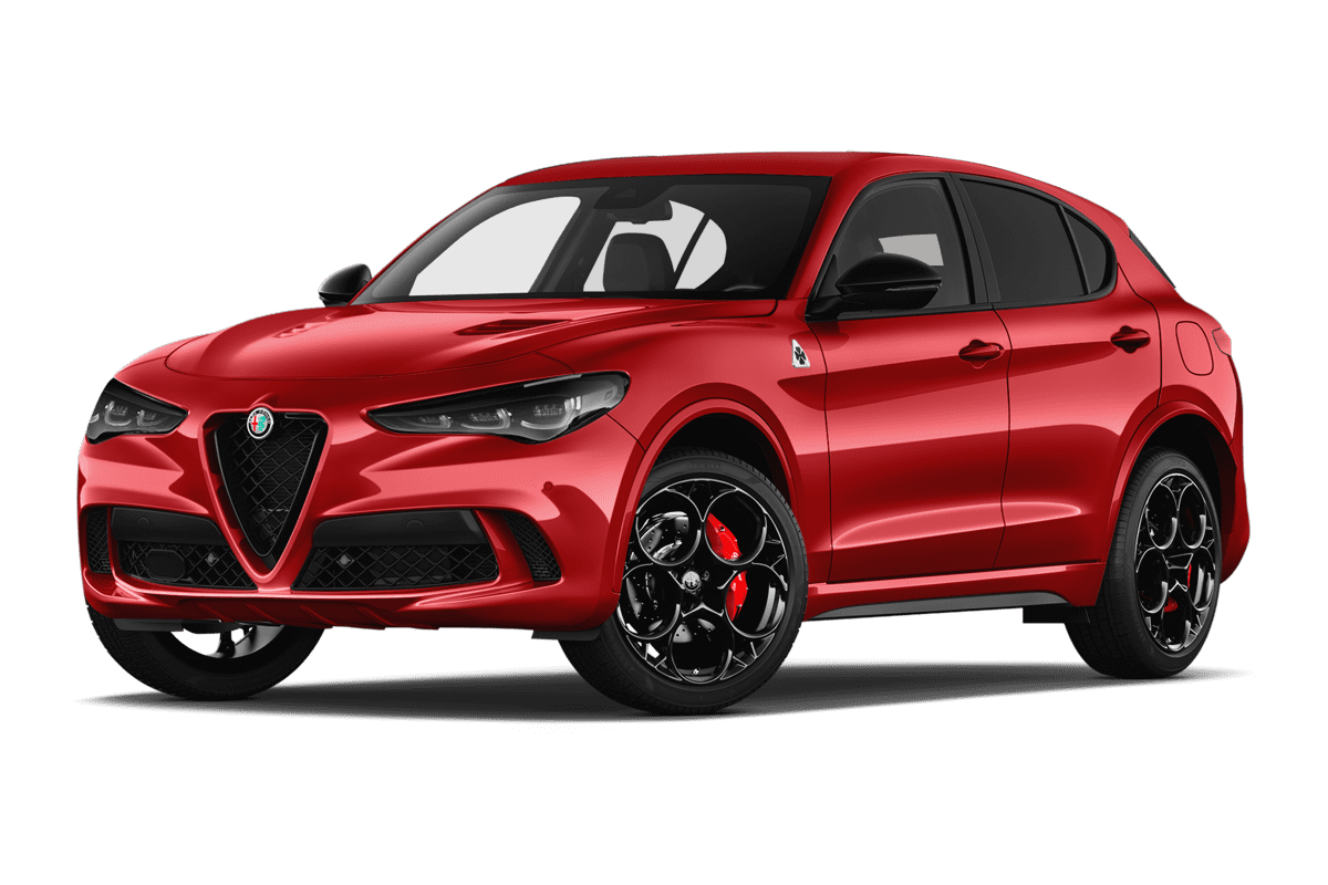 Tiefe, schräge Heckansicht eines Alfa Romeo Stelvio Quadrifoglio, freigestellt