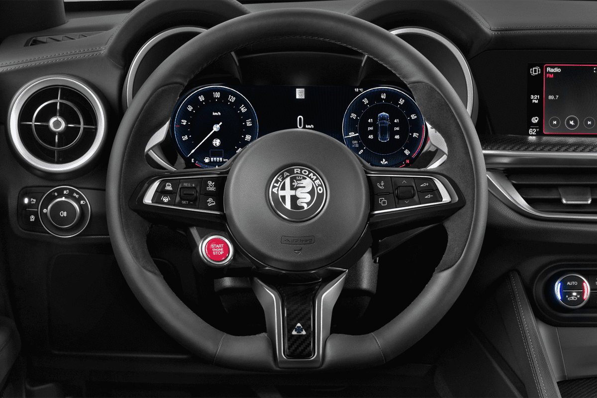 Lenkrad eines Alfa Romeo Stelvio Quadrifoglio