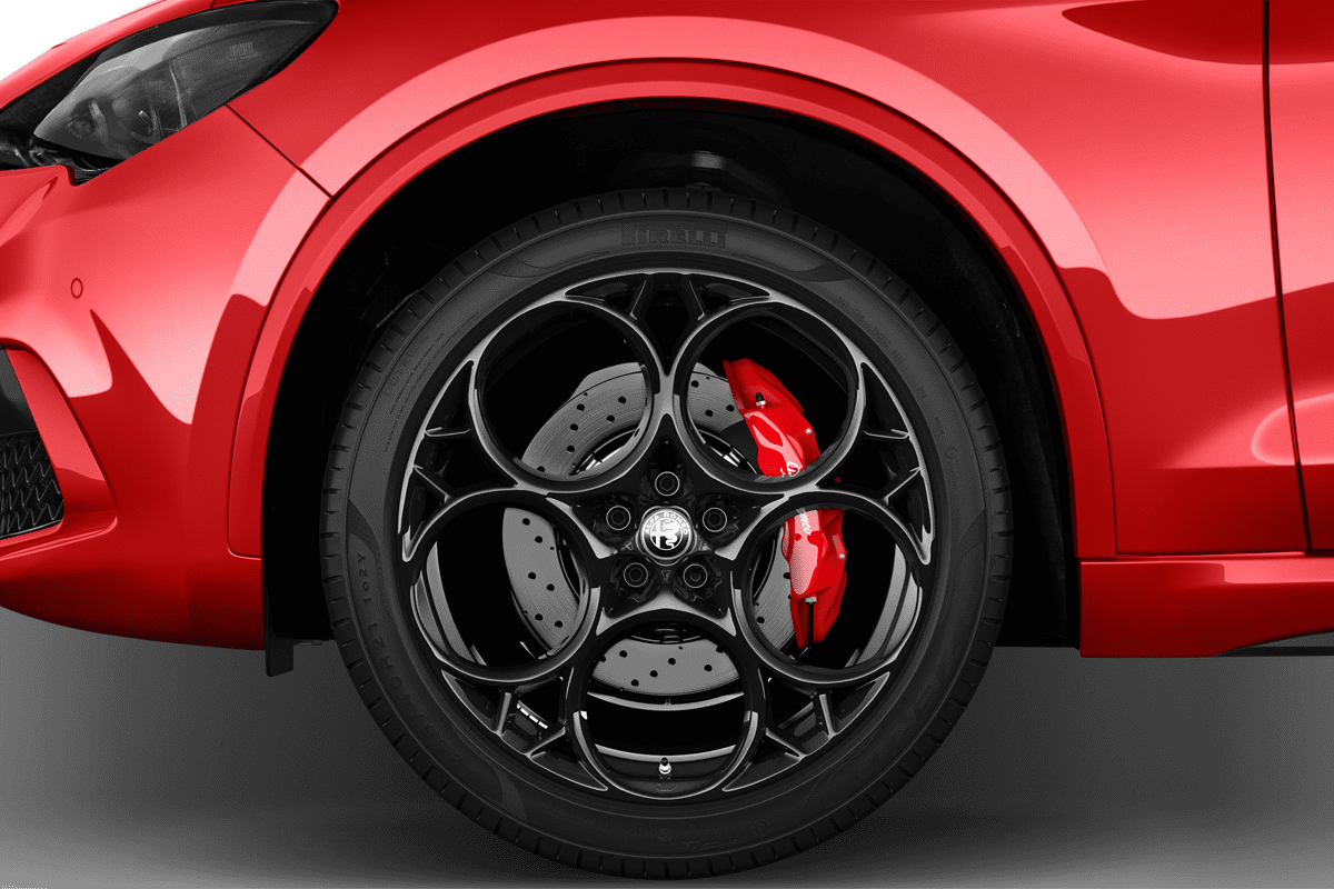 Radkappe oder Felge eines Alfa Romeo Stelvio Quadrifoglio