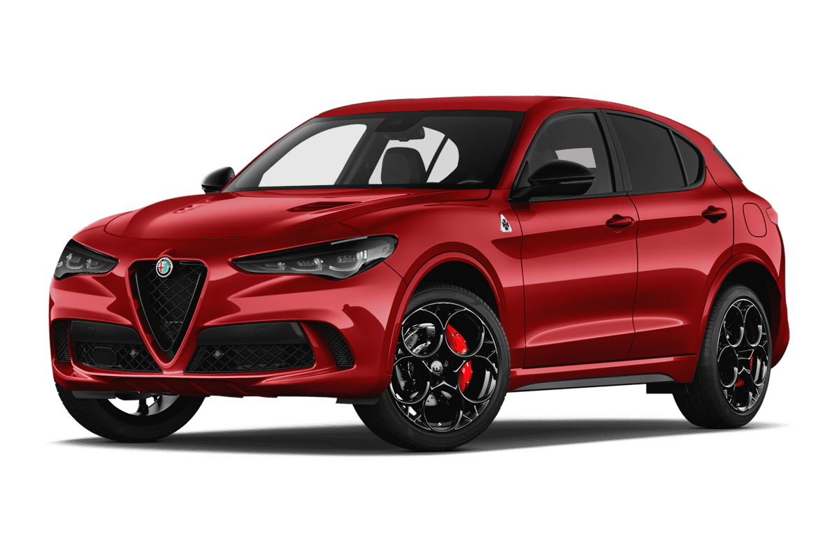 Tiefe, schräge Heckansicht eines Alfa Romeo Stelvio Quadrifoglio, freigestellt