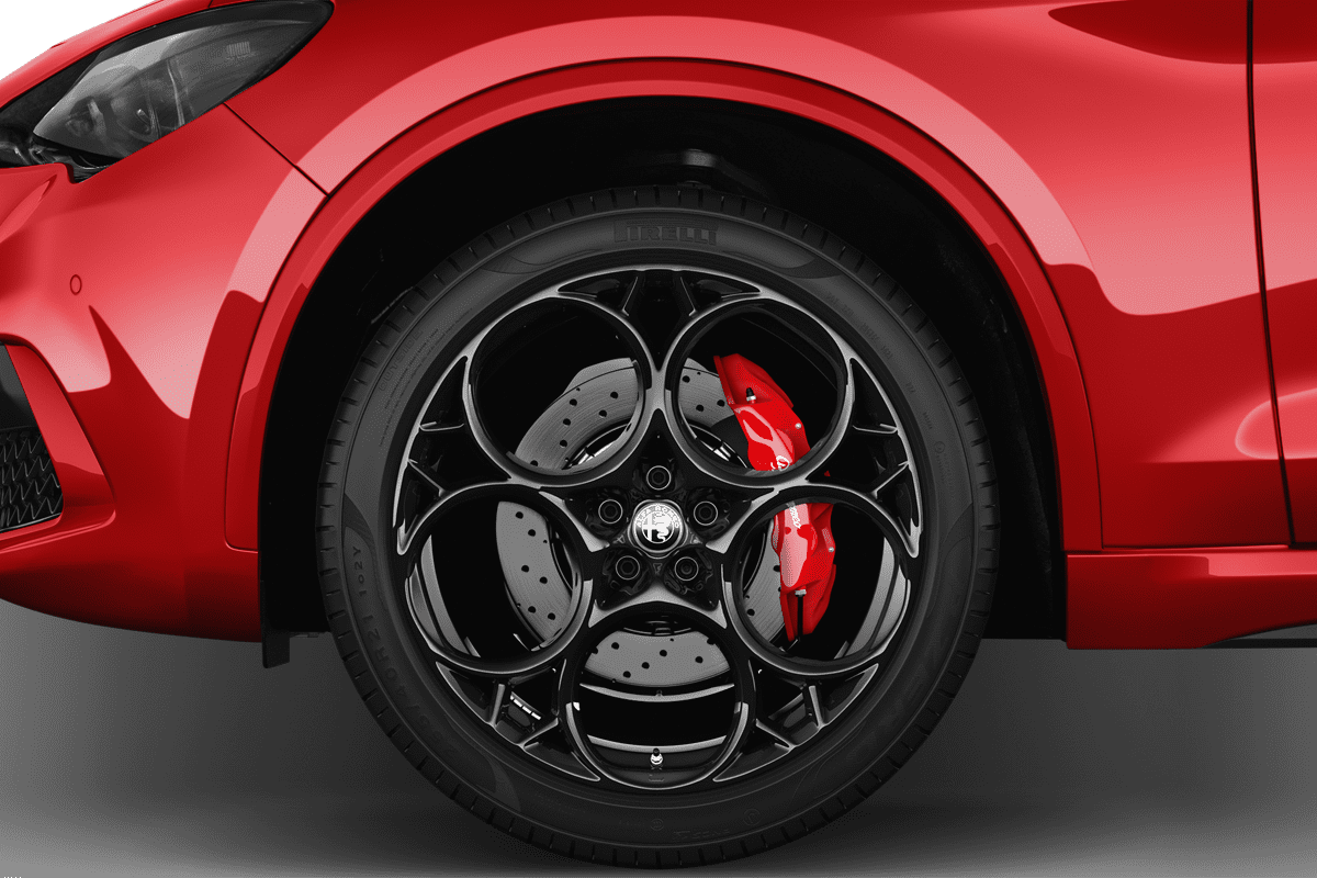 Radkappe oder Felge eines Alfa Romeo Stelvio Quadrifoglio