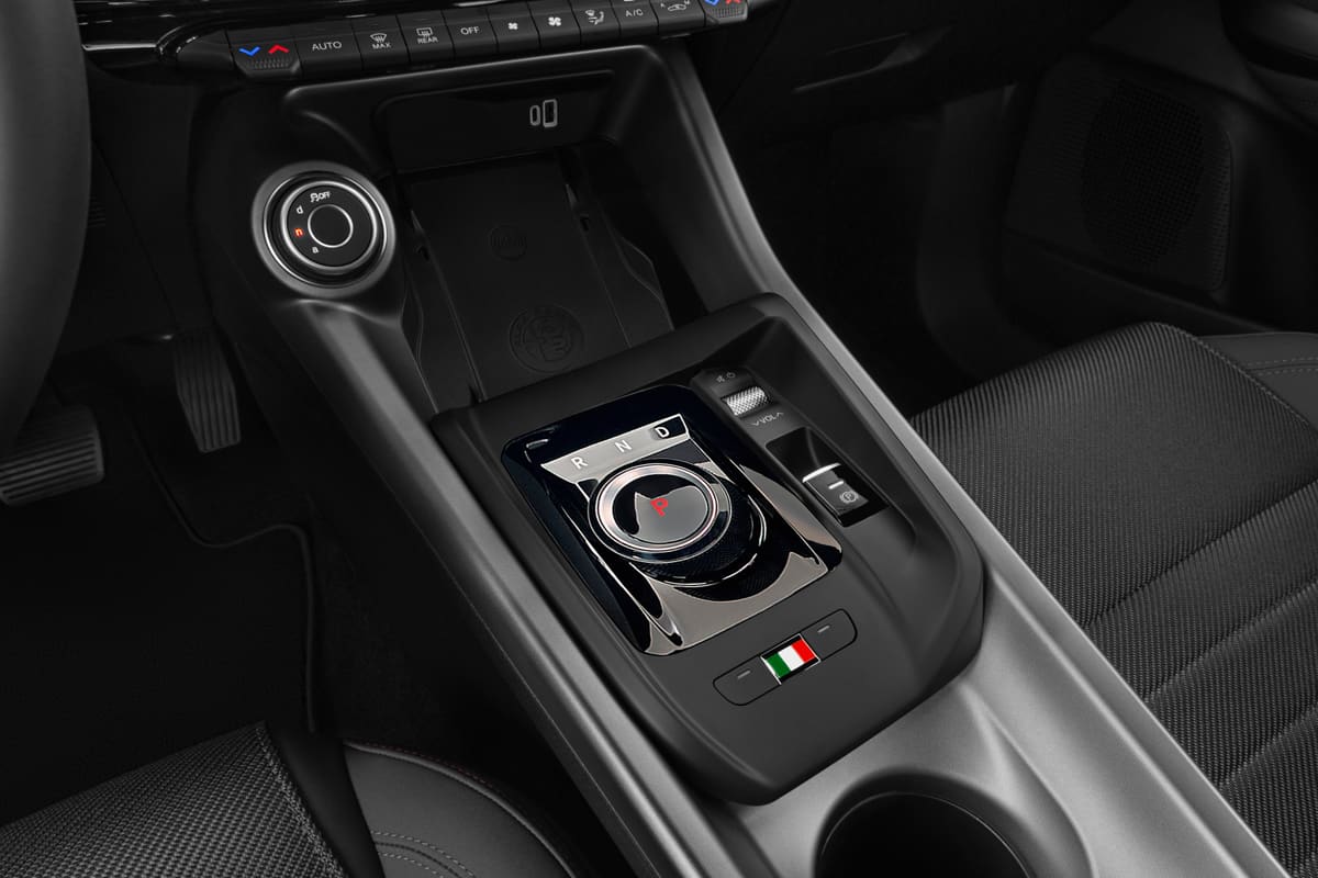 Schaltknüppel eines Alfa Romeo Tonale