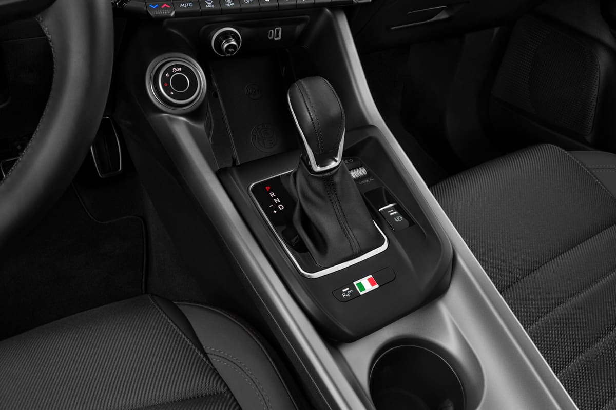 Schaltknüppel eines Alfa Romeo Tonale Plug-In-Hybrid