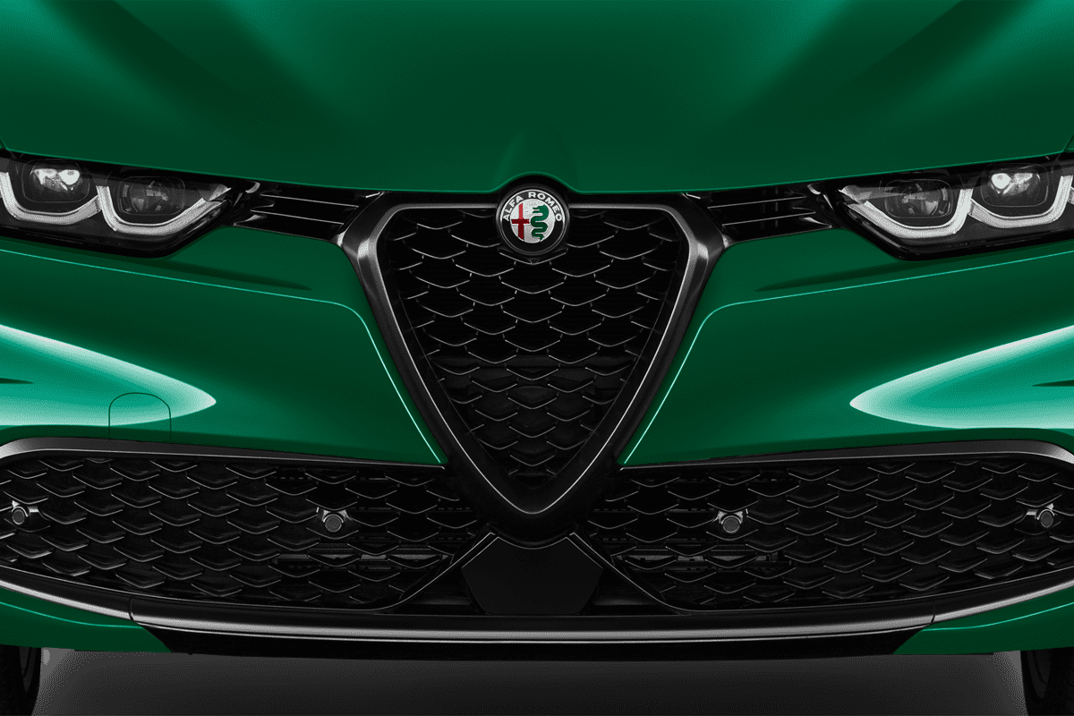 Kühlergrill eines Alfa Romeo Tonale Plug-In-Hybrid