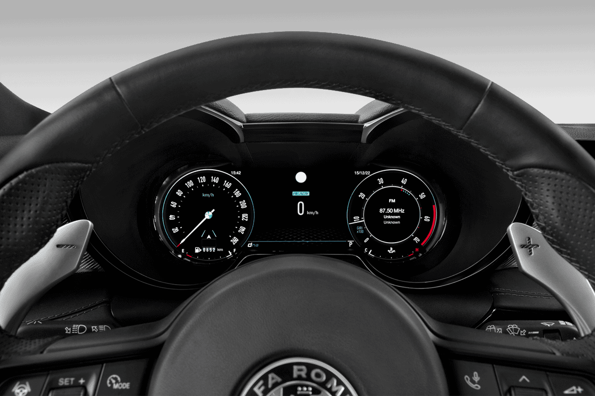 Kombiinstrument eines Alfa Romeo Tonale Plug-In-Hybrid
