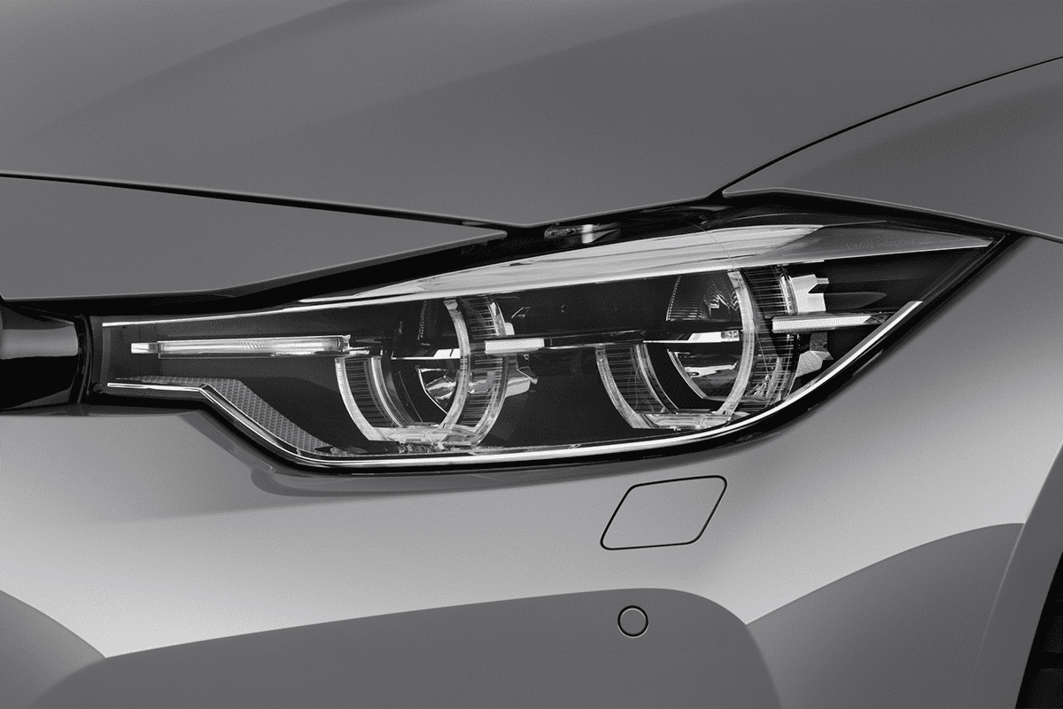 Frontscheinwerfer eines Alpina B3 Touring