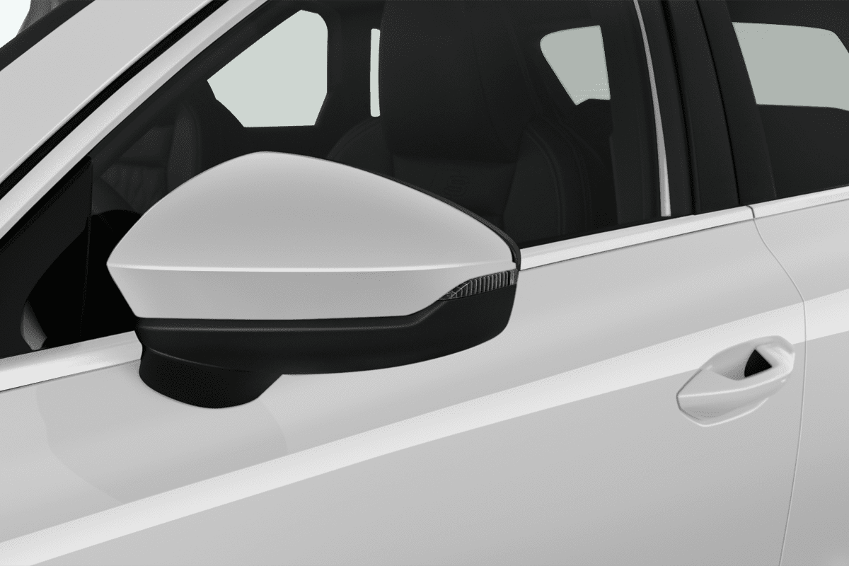 Rückspiegel eines Audi A3 allstreet