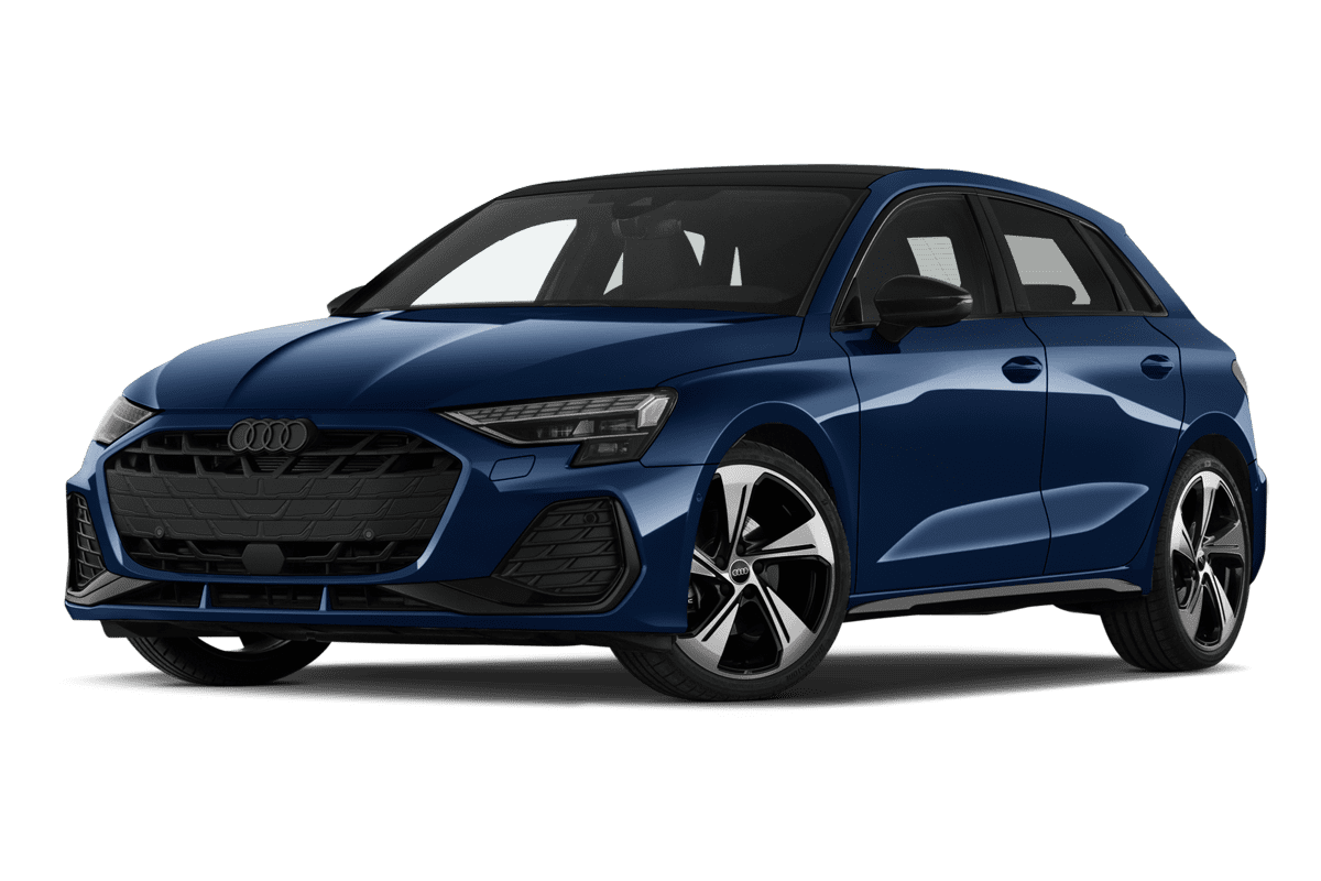 Tiefe, schräge Heckansicht eines Audi A3 Sportback, freigestellt