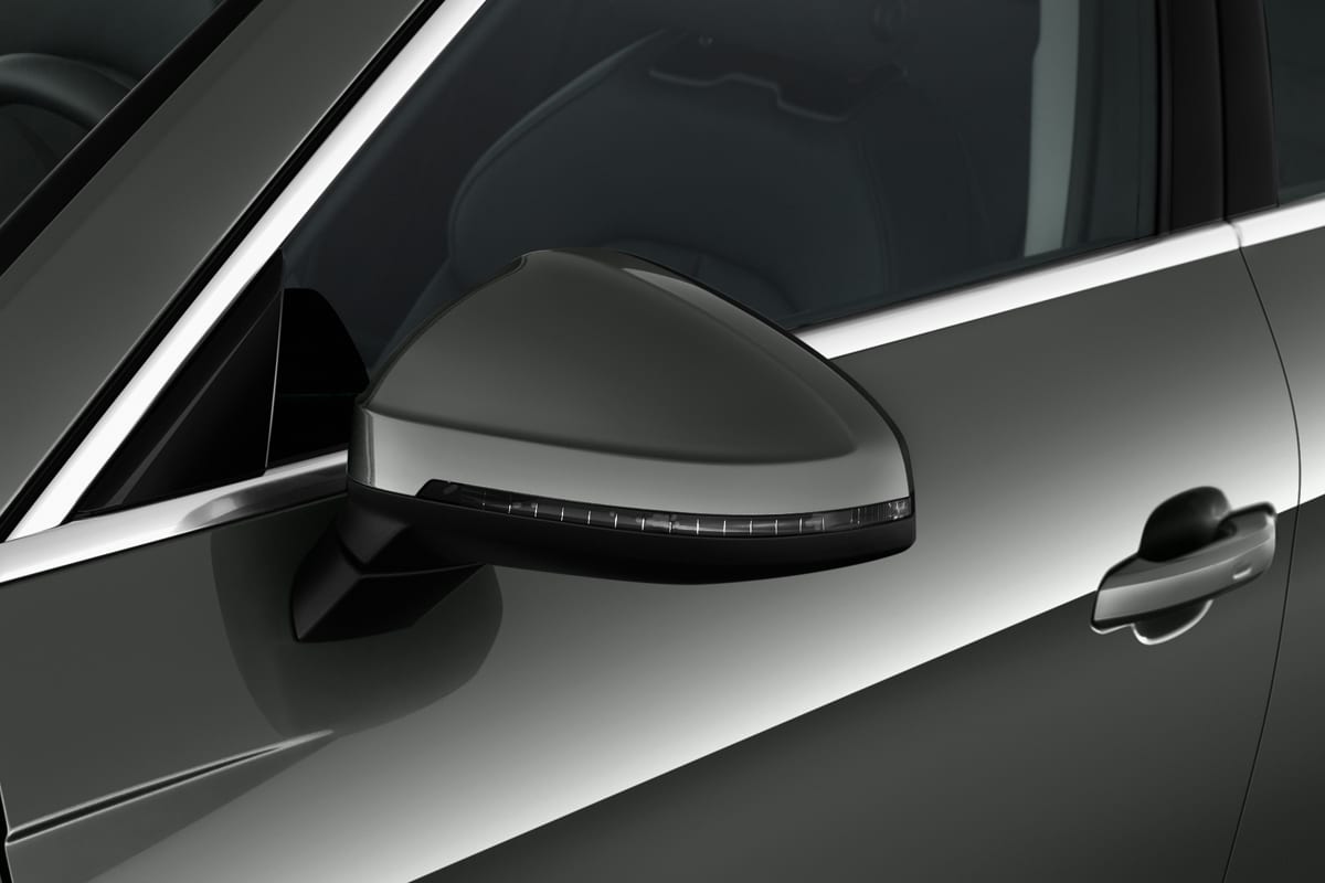 Rückspiegel eines Audi A4 Allroad quattro