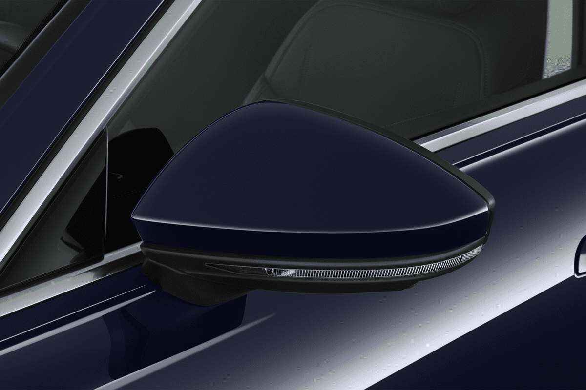 Rückspiegel eines Audi A6 Allroad Quattro