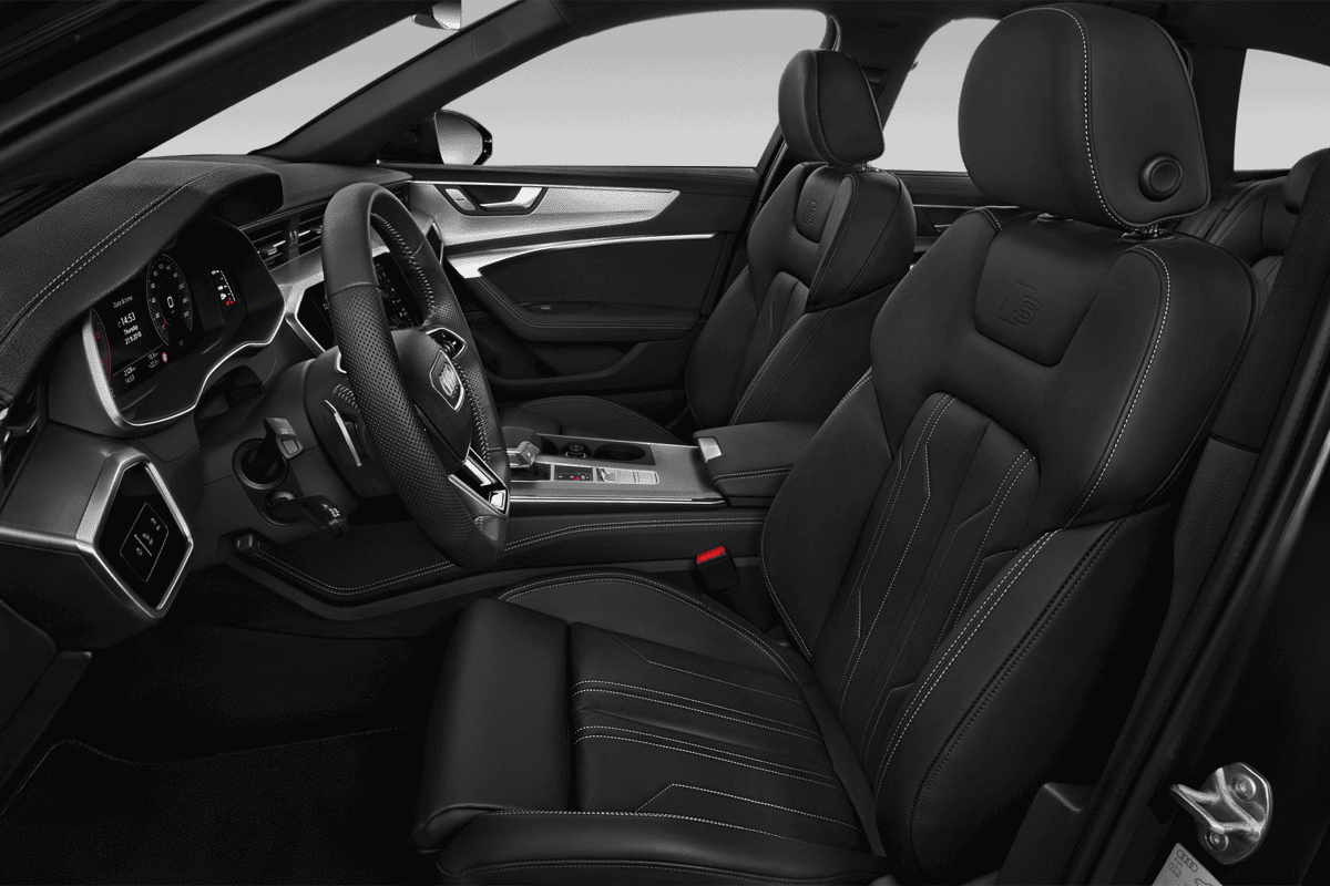 Vordersitze eines Audi A6 Avant e-hybrid