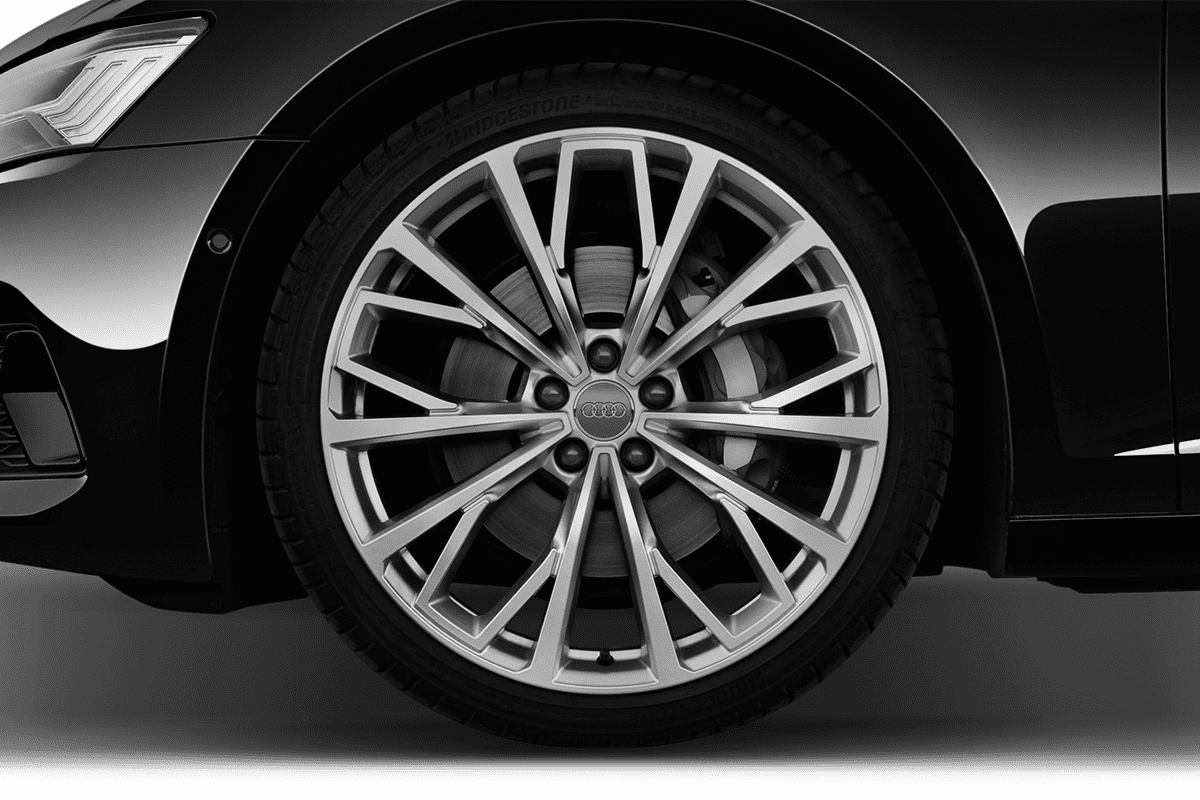 Radkappe oder Felge eines Audi A6 Avant e-hybrid