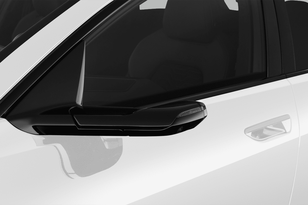 Rückspiegel eines Audi A6 Avant e-tron