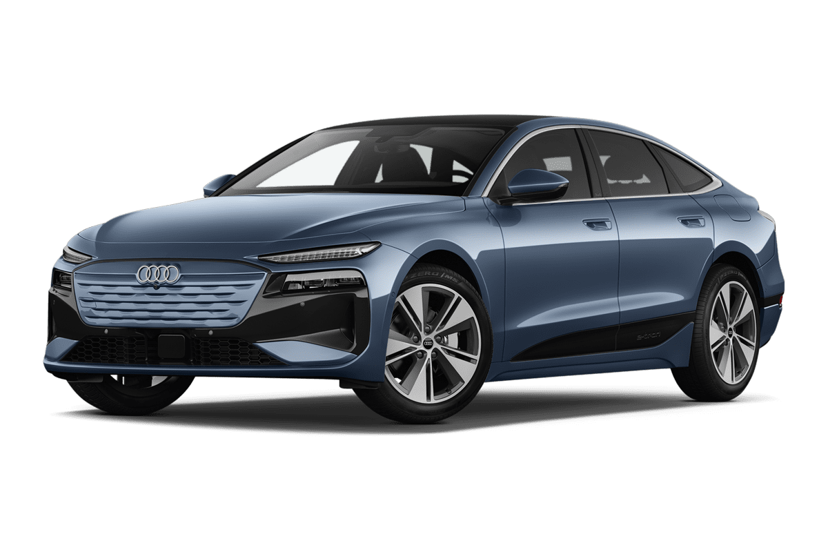 Tiefe, schräge Heckansicht eines Audi A6 Sportback e-tron , freigestellt