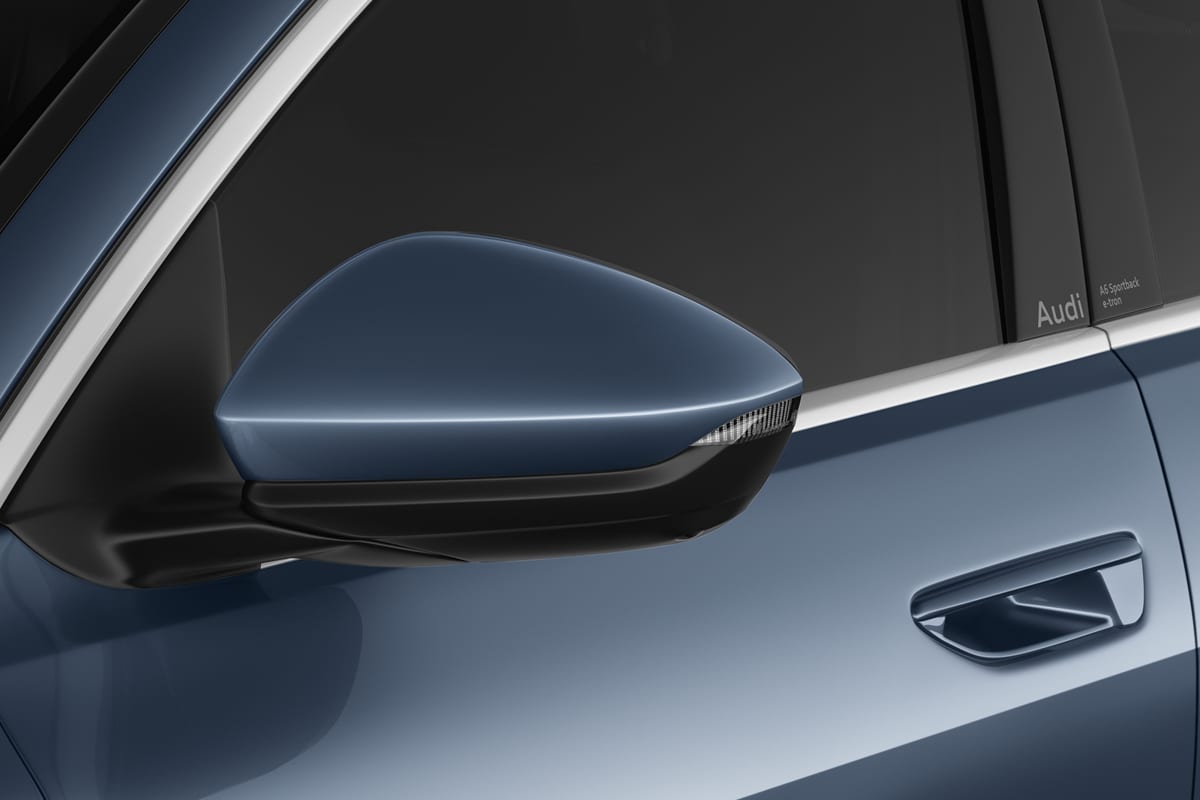 Rückspiegel eines Audi A6 Sportback e-tron 