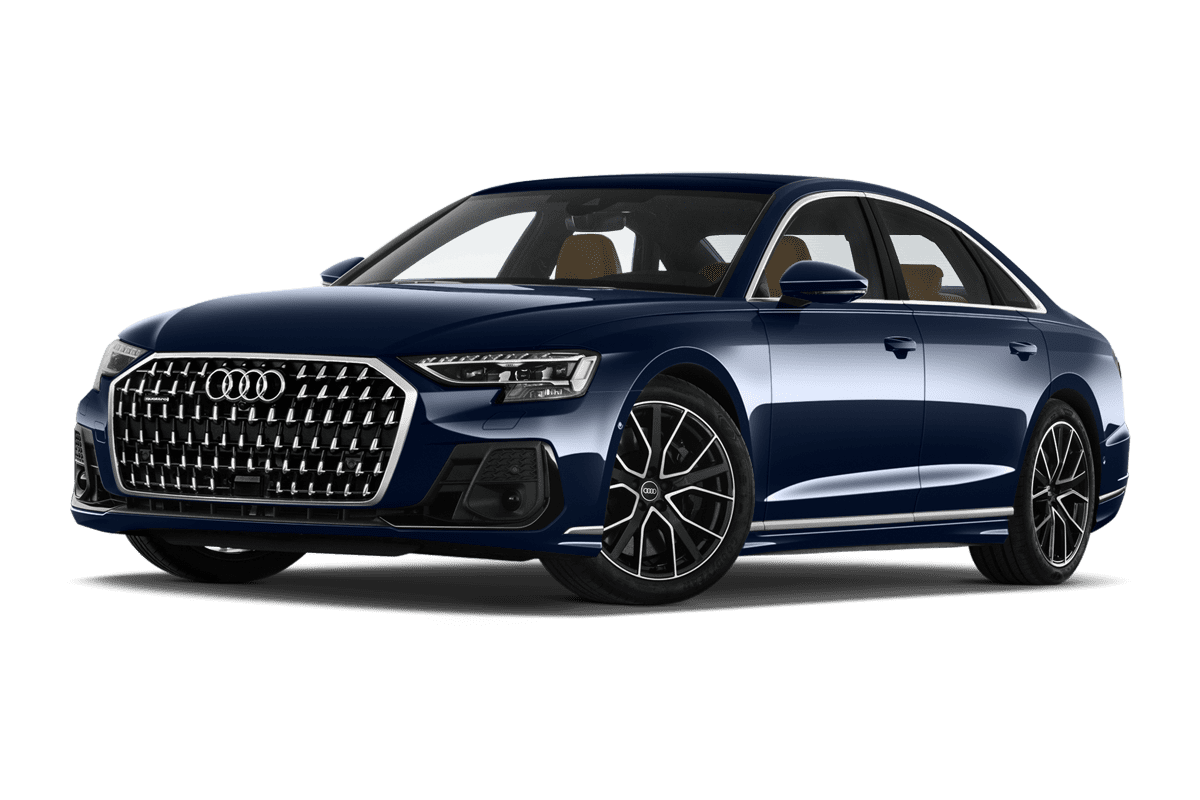 Tiefe, schräge Heckansicht eines Audi A8, freigestellt