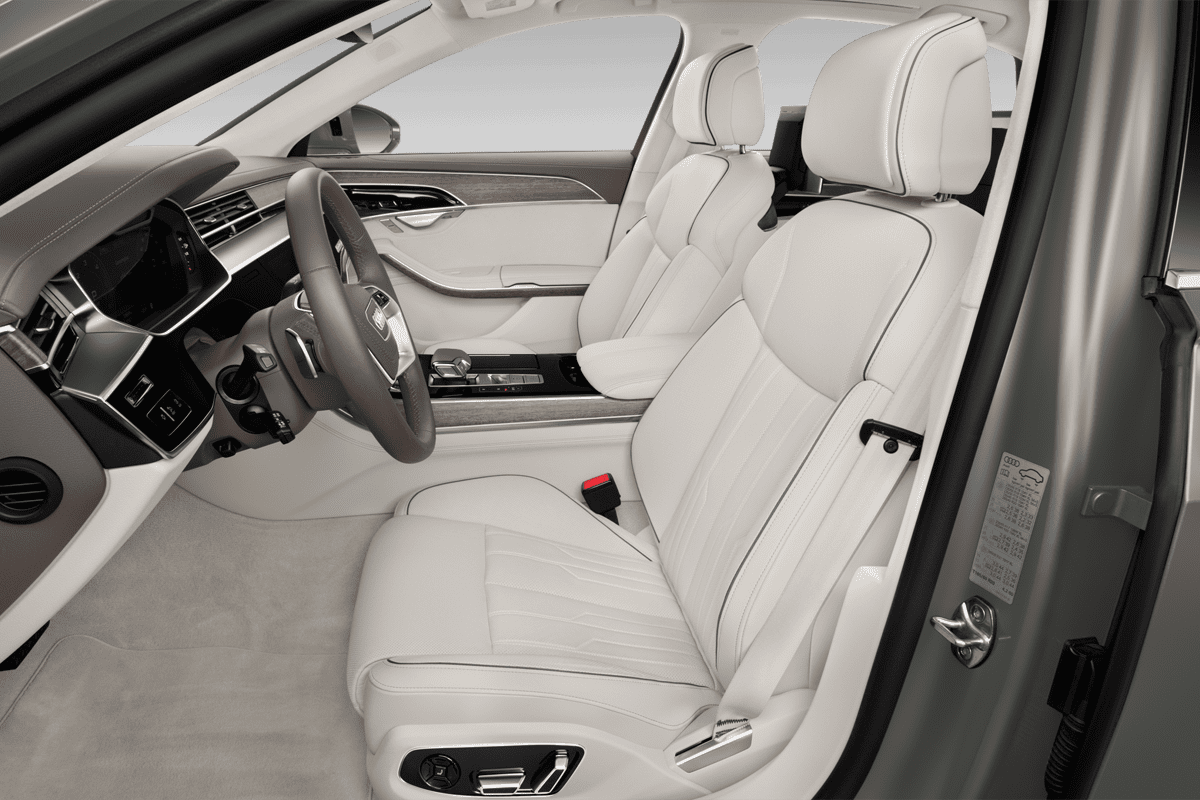 Vordersitze eines Audi A8 TFSI e